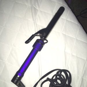 Ion wand /curling iron. Brand new !